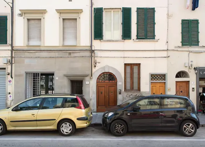 2 s Next To A Market And Piazza Santa Croce - Homeunity